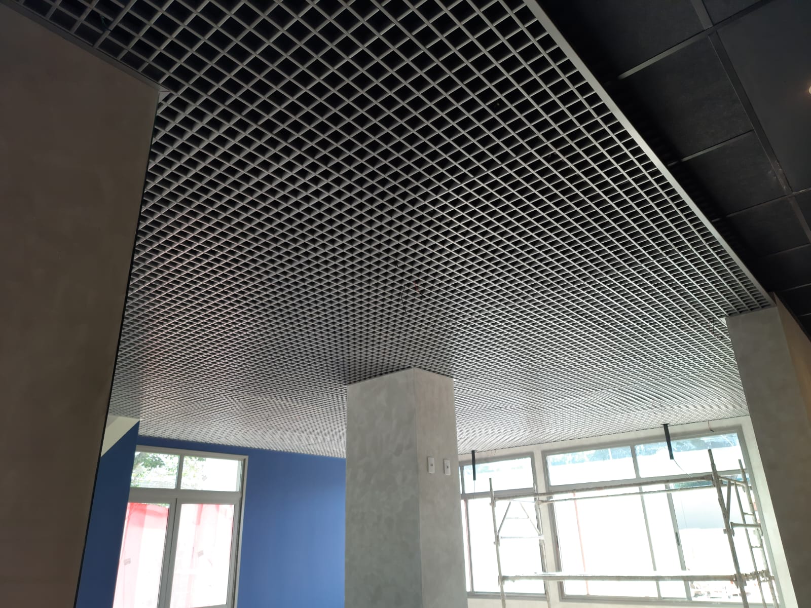 Falso techo metálico